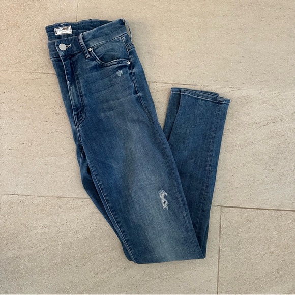 MOTHER Denim High Waisted Looker Jeans in Doodling Damsel Size 26 - Picture 1 of 7